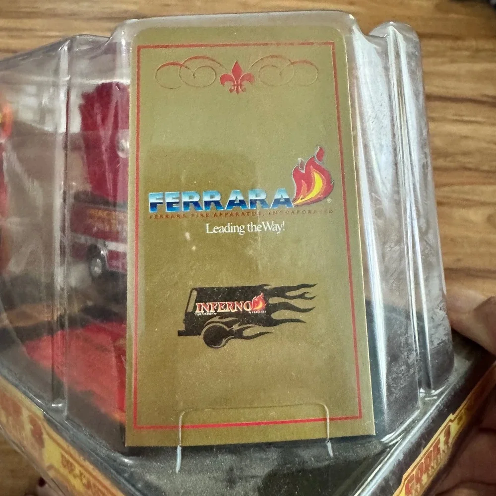 Code 3 Collectibles‎ Ferrara Inferno Fire Engine Limited Edition Die-Cast 1/64